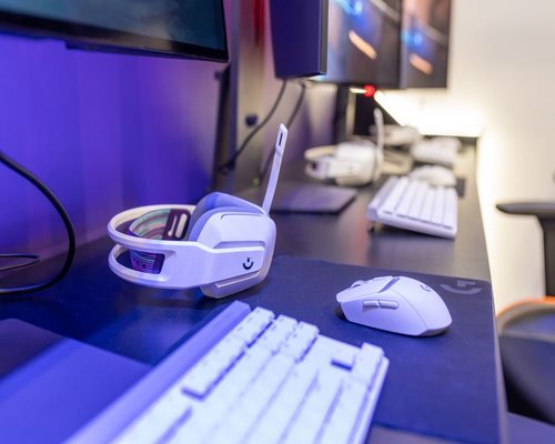 BEGINNERS gaming workshop with guided setup stations